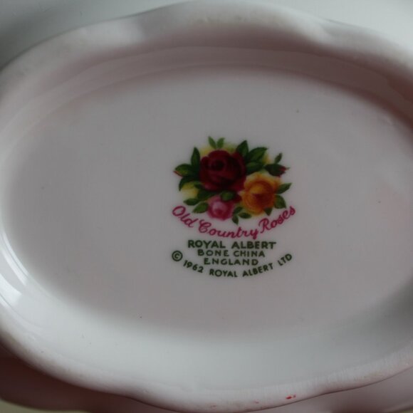 Royal Albert Old Country Roses Gravy Boat and underplate Bone China - Picture 7 of 7